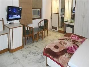 Hotel Celebration Канпур Екстериор снимка