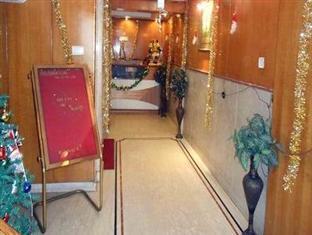 Hotel Celebration Канпур Екстериор снимка